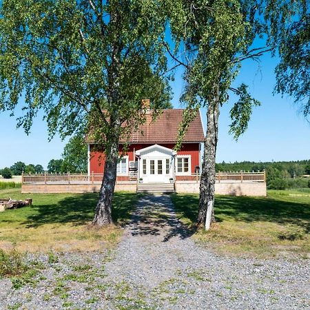 Gard Med Egen Sjoe Med Bryggbat, Nyrenoverat! Katrineholm község Kültér fotó