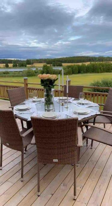 Gard Med Egen Sjoe Med Bryggbat, Nyrenoverat! Katrineholm község Kültér fotó
