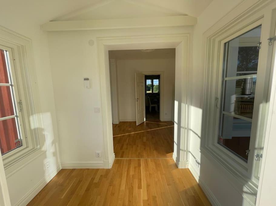 Gard Med Egen Sjoe Med Bryggbat, Nyrenoverat! Katrineholm község Kültér fotó