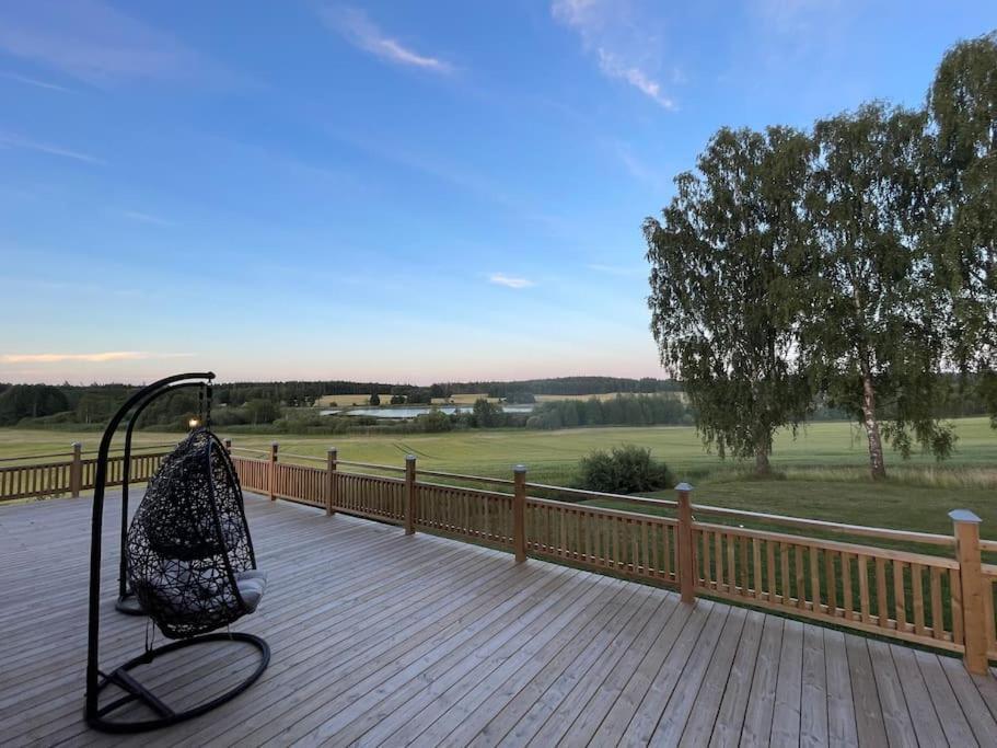 Gard Med Egen Sjoe Med Bryggbat, Nyrenoverat! Katrineholm község Kültér fotó