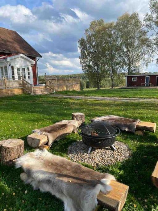 Gard Med Egen Sjoe Med Bryggbat, Nyrenoverat! Katrineholm község Kültér fotó