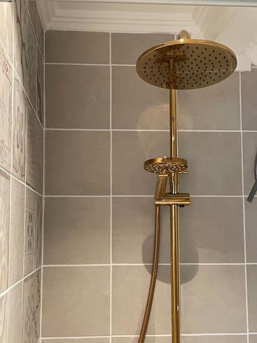 Gard Med Egen Sjoe Med Bryggbat, Nyrenoverat! Katrineholm község Kültér fotó