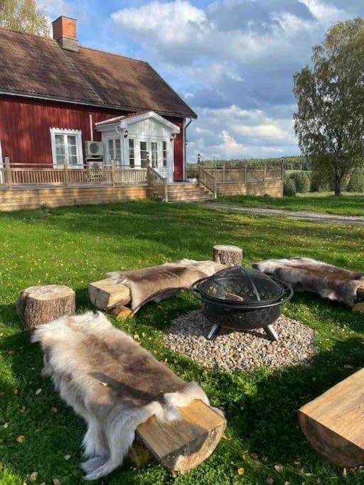 Gard Med Egen Sjoe Med Bryggbat, Nyrenoverat! Katrineholm község Kültér fotó