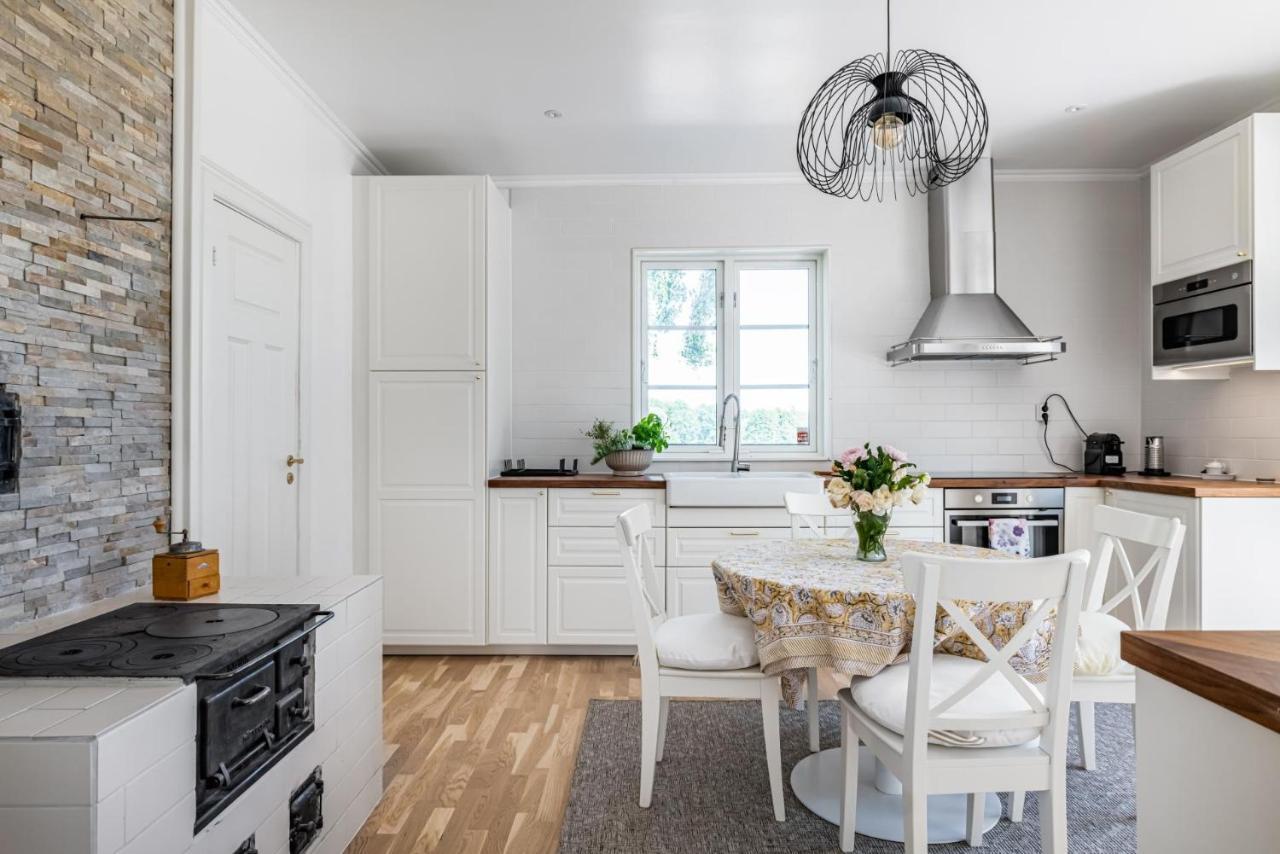 Gard Med Egen Sjoe Med Bryggbat, Nyrenoverat! Katrineholm község Kültér fotó