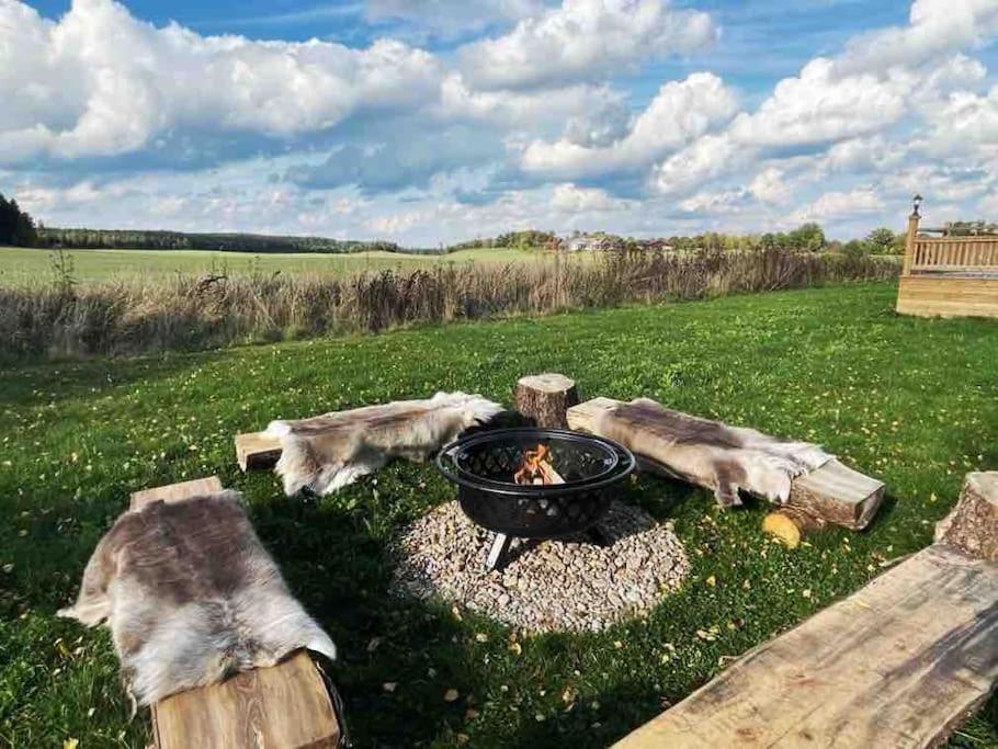 Gard Med Egen Sjoe Med Bryggbat, Nyrenoverat! Katrineholm község Kültér fotó
